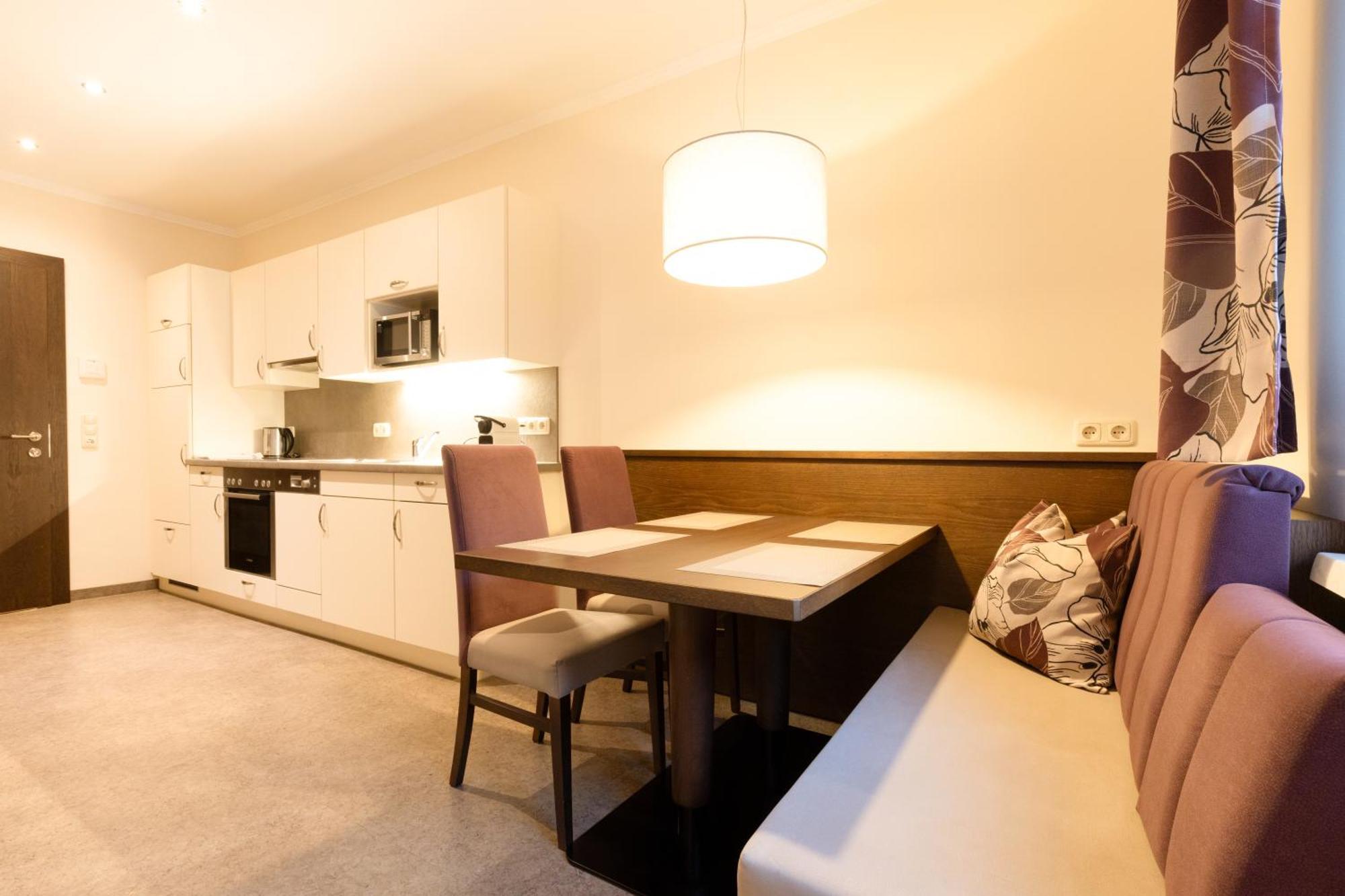 Appartements Feroli ดีนเทน อัม โฮคเคอนิก ภายนอก รูปภาพ